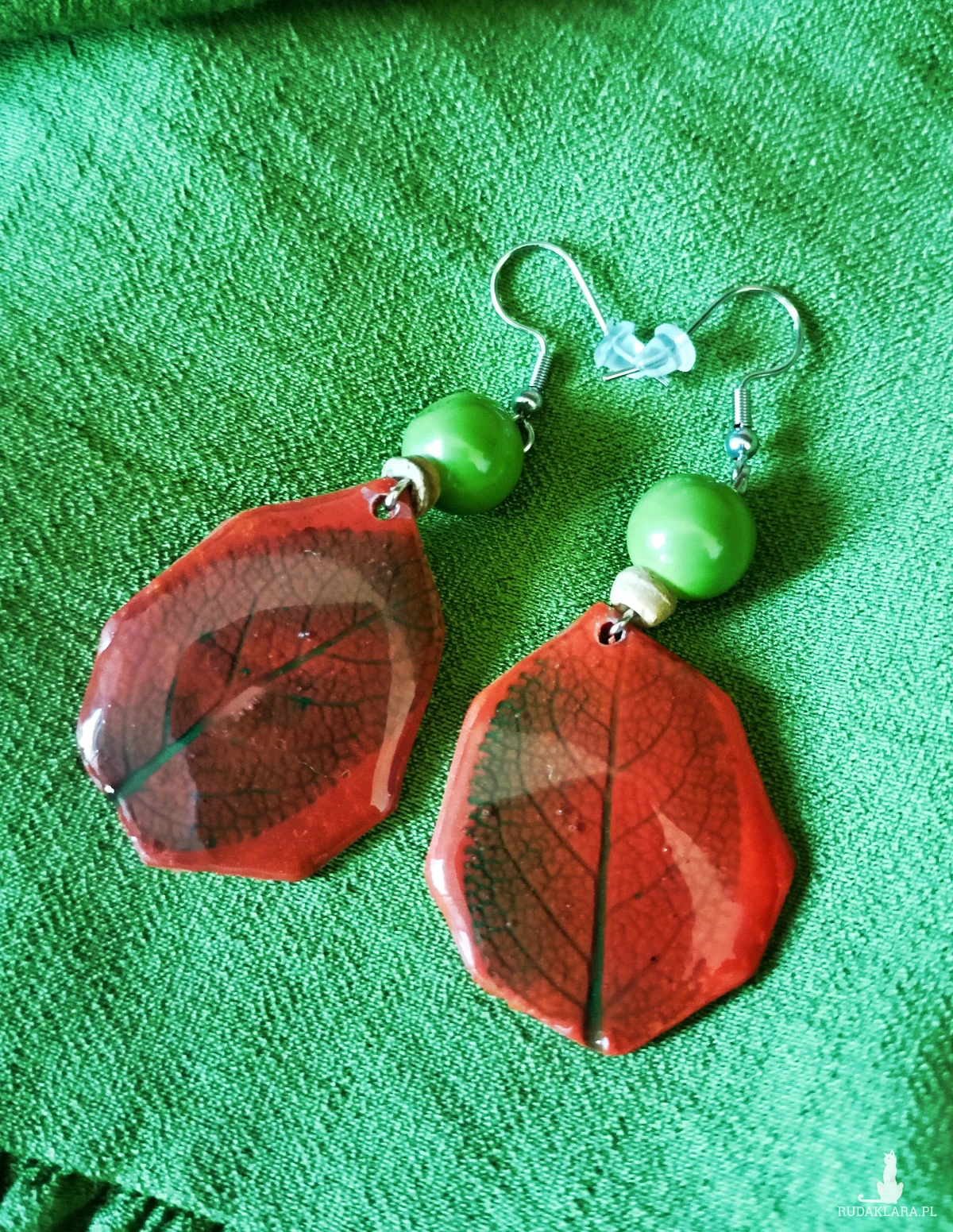 Długie kolczyki handmade z glinki polimerowej – zielone liście szałwii | Resin Pro | Stal nierdzewna | Styl boho